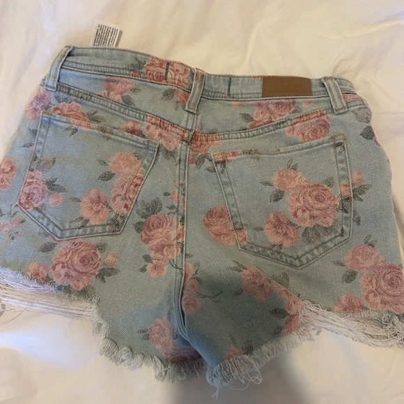 Floral Jean shorts - Picture 3 of 4